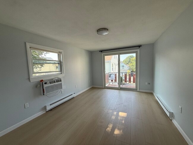 Building Photo - 100 Central St