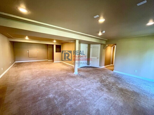 Building Photo - 120 Tall Pine Ln
