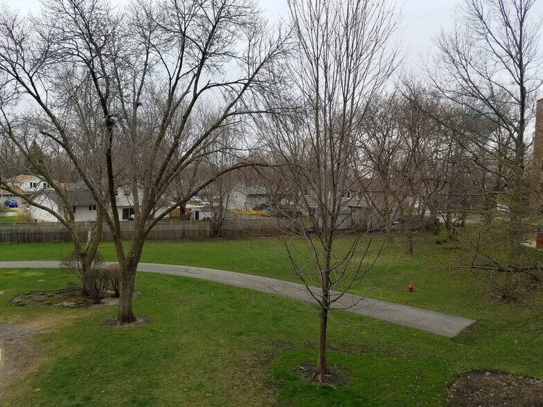 Building Photo - 111 S Baybrook Dr
