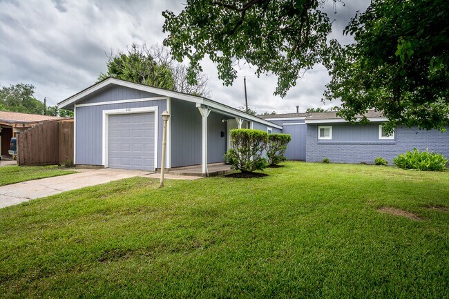 Building Photo - 4411 Knotty Oaks Trail