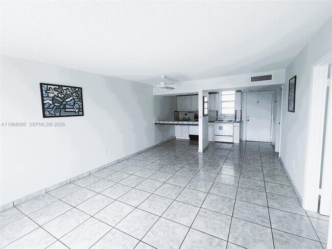 Building Photo - 2851 Leonard Dr