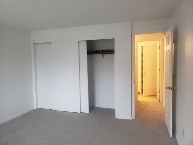 Building Photo - Great duplex in Gresham! rentalsc21.com