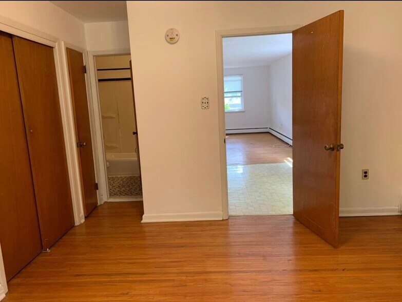 Building Photo - 205 Robbins St