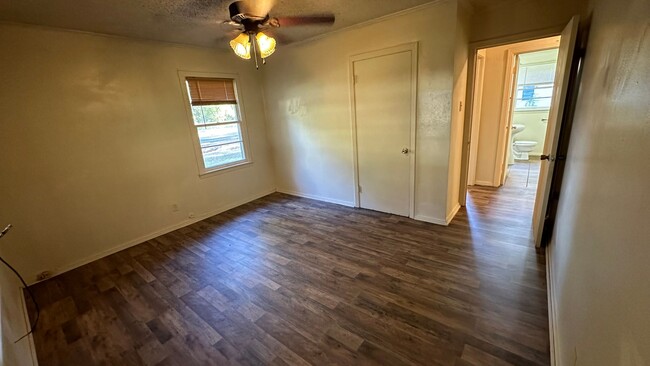 Building Photo - Cute 3 bed House