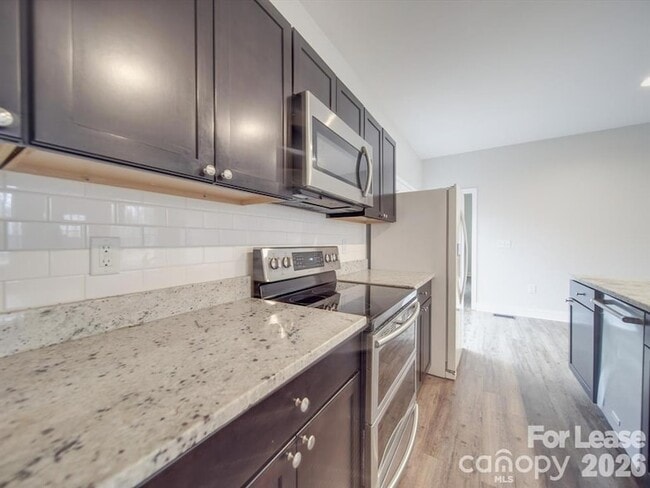 Building Photo - 824 Woodrun Dr