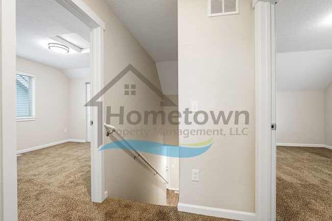 Building Photo - 2 Bedroom 2 Bath Home with Attached Garage Available in Coeur d'Alene!