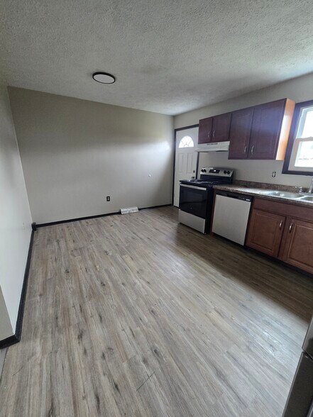 Building Photo - 1409 E 38th St