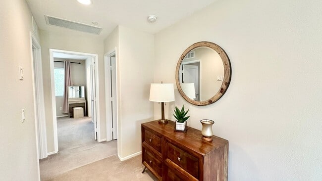 Building Photo - Beautiful "Model" Home in the Horse Creek ...