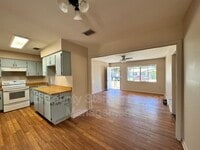 Building Photo - 446 SW Theresa Ct