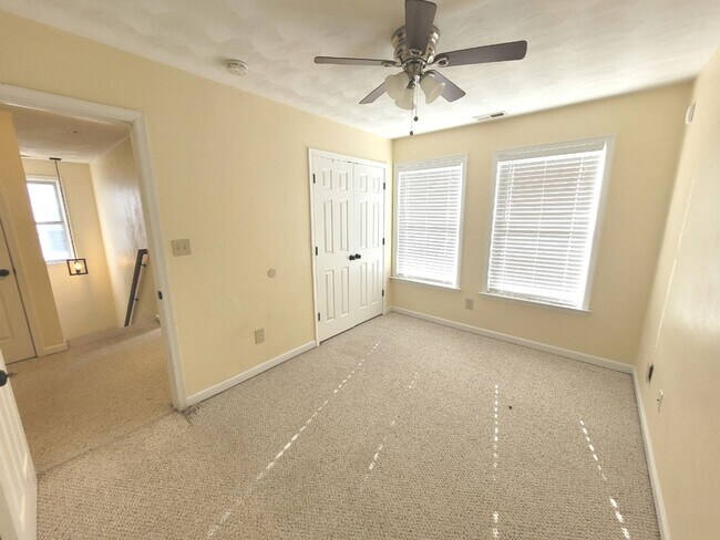 Building Photo - 3 Bedroom, 2.5 Bath Home with Open Floor Plan