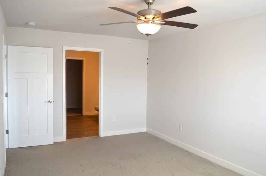 Building Photo - 4940 Innovation Dr