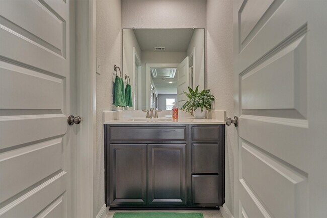 Building Photo - 15846 Weston Ridge Dr