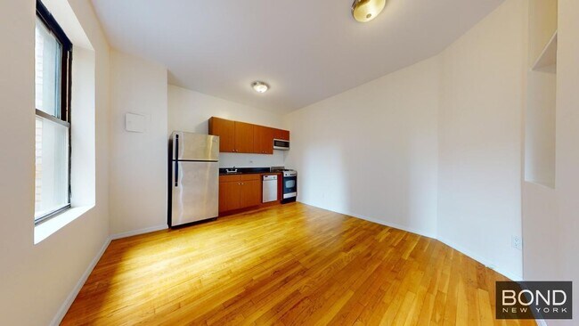 Primary Photo - 201-205 West 11th Street-3G