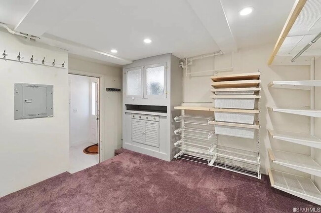 Building Photo - 2096 Pine St