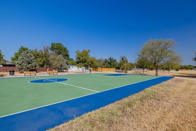 Building Photo - 2304 Silver Spur Dr