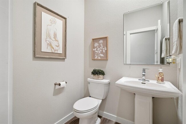 Building Photo - 14261 Lake Lodge Dr