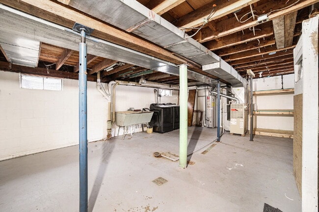 Building Photo - Stunning 3 bedroom rental minutes from downtown - $1800/Month