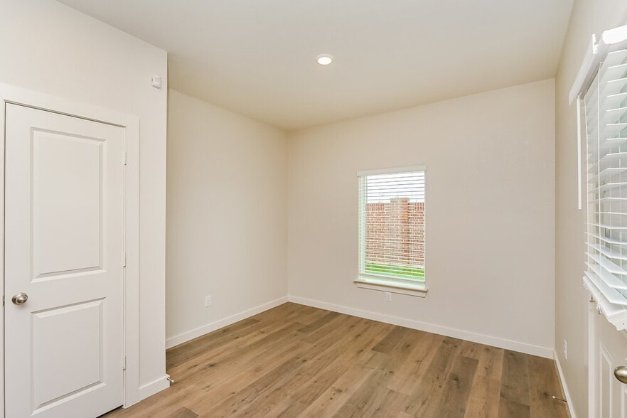 Building Photo - 1513 Harvester Dr