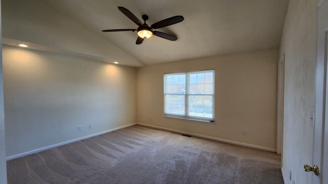 Building Photo - Sawyer Lakes