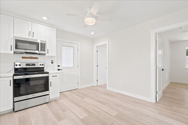 Building Photo - 3944-3944 Renick Way