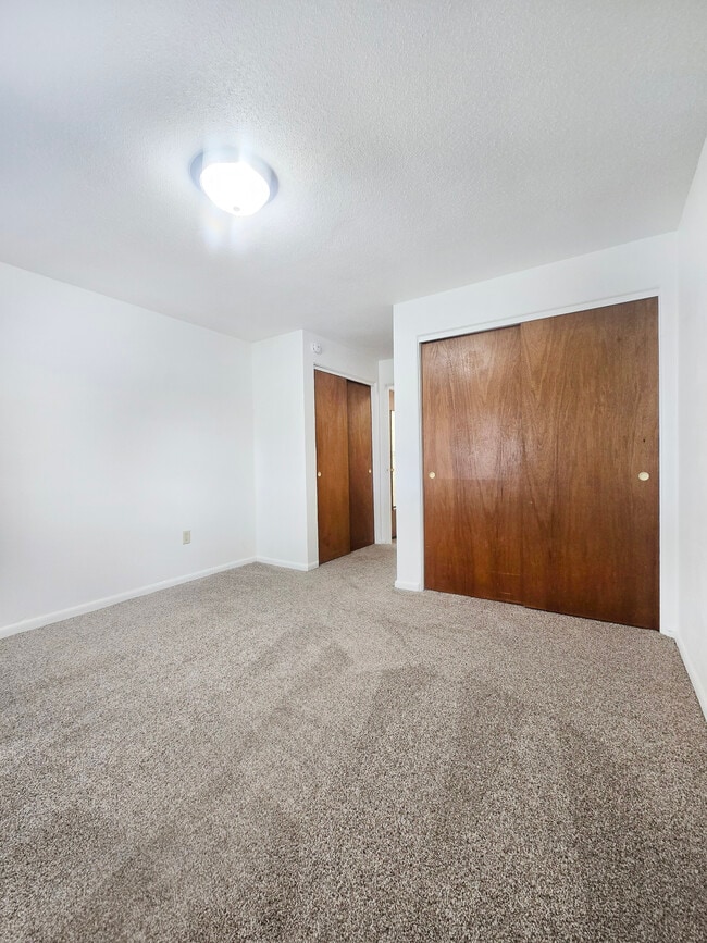 Building Photo - 502 13th St SE