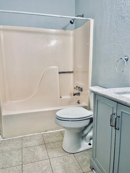 Building Photo - 1006 New St