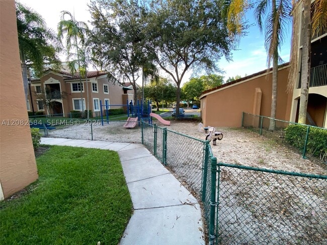 Building Photo - 4820 N State Rd 7