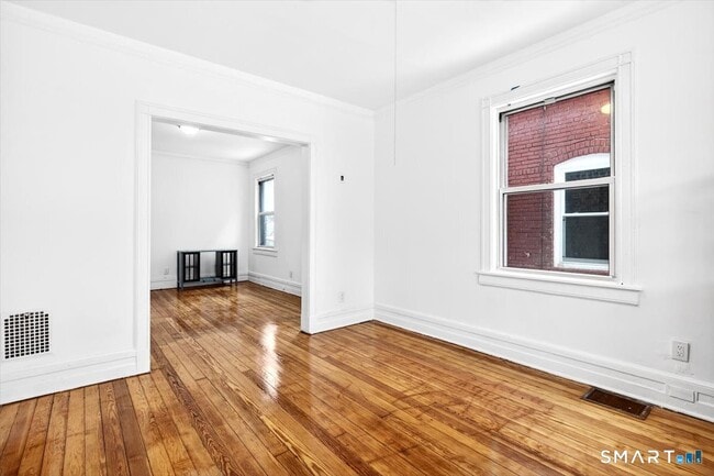 Building Photo - 408 East Ave