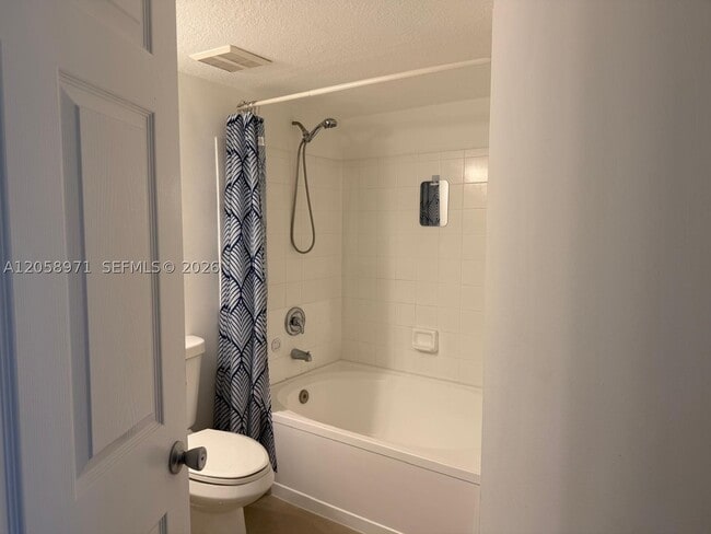 Building Photo - 401 Villa Cir