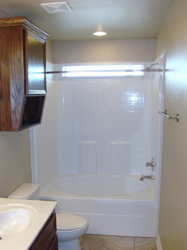 Building Photo - 3 bedroom 2 bath Duplex off Bunny Trail Killeen