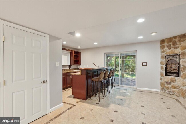 Building Photo - 125 Vernon Ct