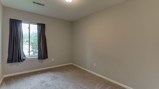 Building Photo - 3 Bedroom 1.5 Bath Home in Holly Court - Goose Creek