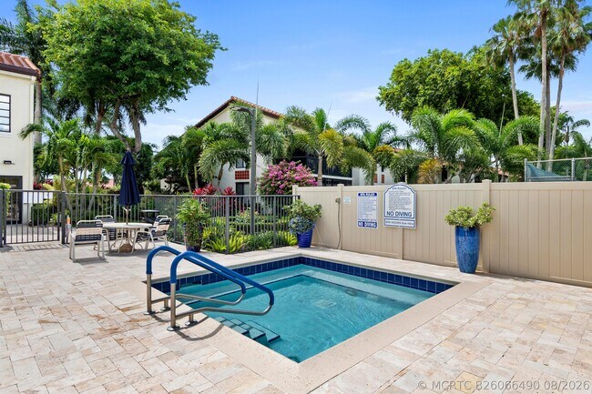 Building Photo - 10656 Tropic Palm Ave