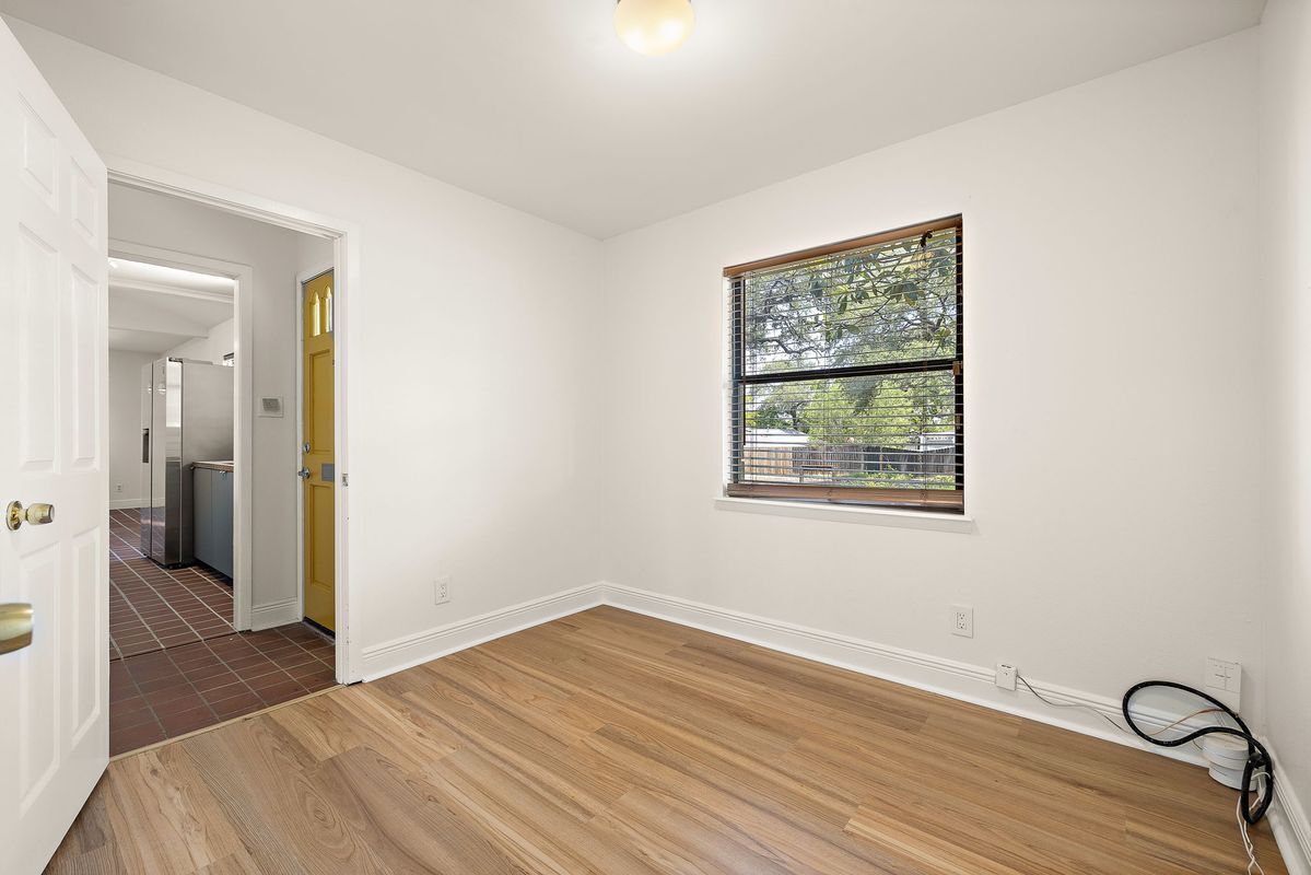 Building Photo - 403 Flournoy Dr
