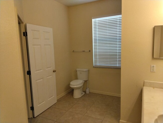 Building Photo - 554 Reddicks Cir