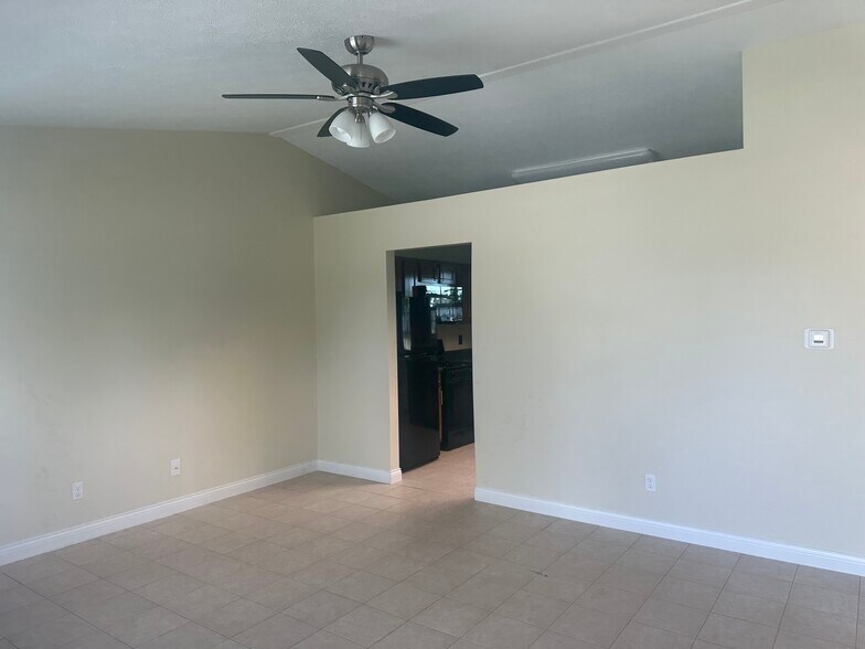 Living Room - 461 Virginia Ct