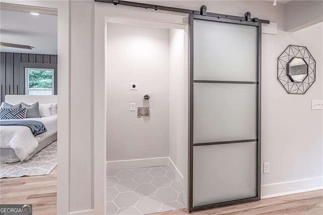 Building Photo - 605 Blake Ave SE