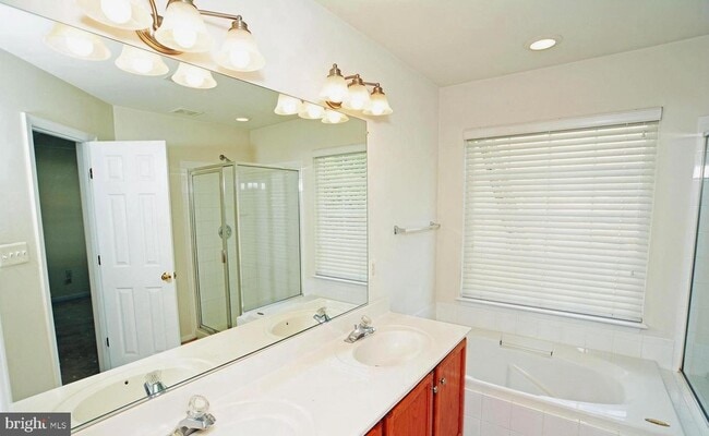 Building Photo - 2303 Huntington Station Ct