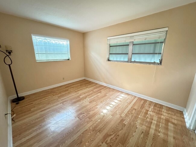 Building Photo - 200 SW 4th St