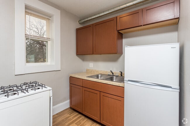 Studio - 350 SF - Eddy Apartments