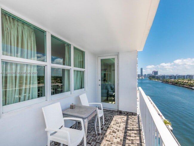 Building Photo - 1410 S Ocean Dr