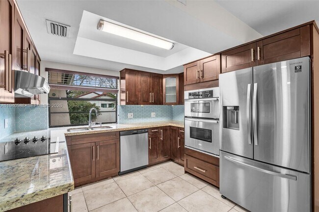 Building Photo - 11125 SW 134th Ct