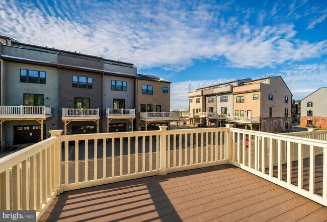 Building Photo - 14064 Sunrise Valley Dr