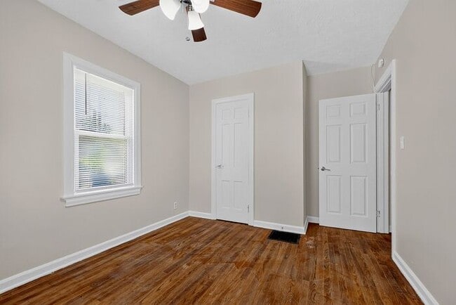 Building Photo - Freshly Updated Home in Warren Township