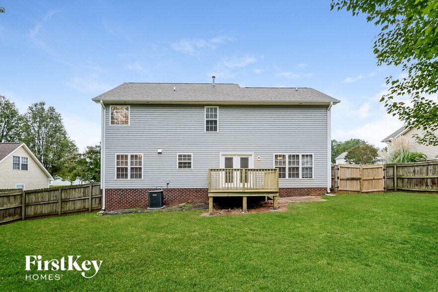 Building Photo - 629 Nova Ave
