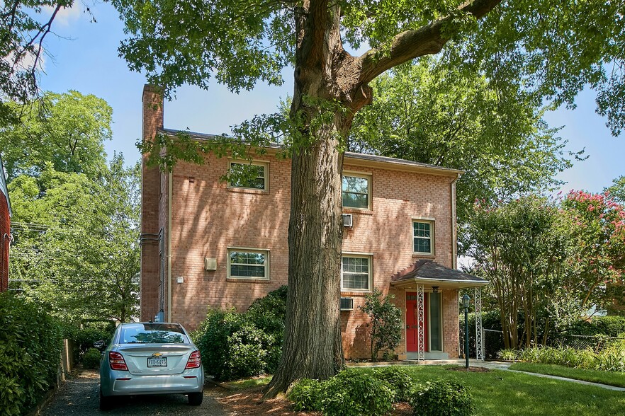 Building Photo - 805 23rd St S