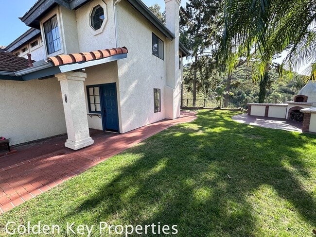 Building Photo - Beautiful townhome in The Trails at Calavera!