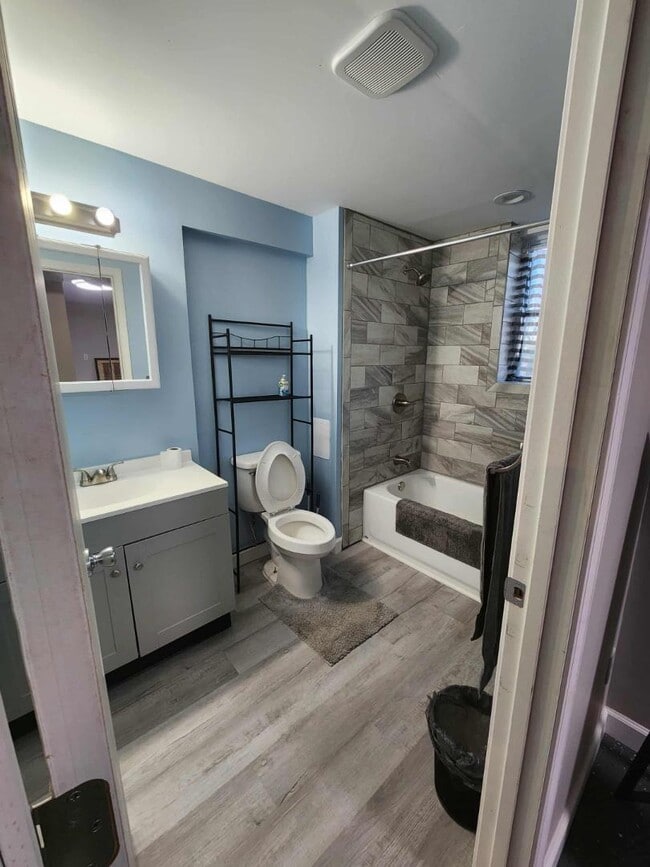 Building Photo - 100 9th Ave