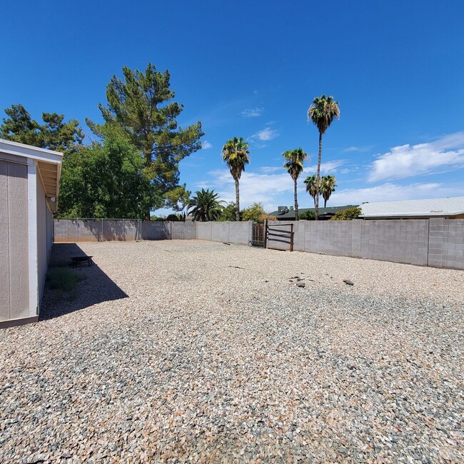 Building Photo - 3 BEDROOM CORNER LOT HOME IN CHANDLER W HU...