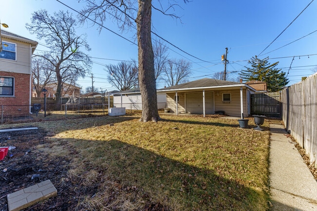 Building Photo - 2116 S 21st Ave